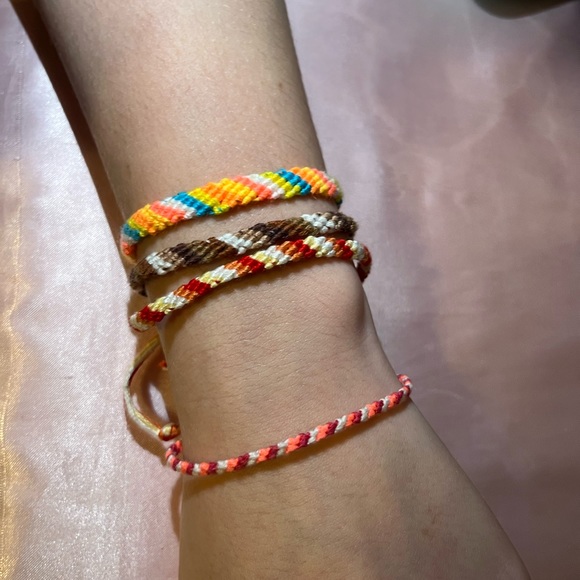 Customizable adjustable string bracelets - Picture 3 of 4